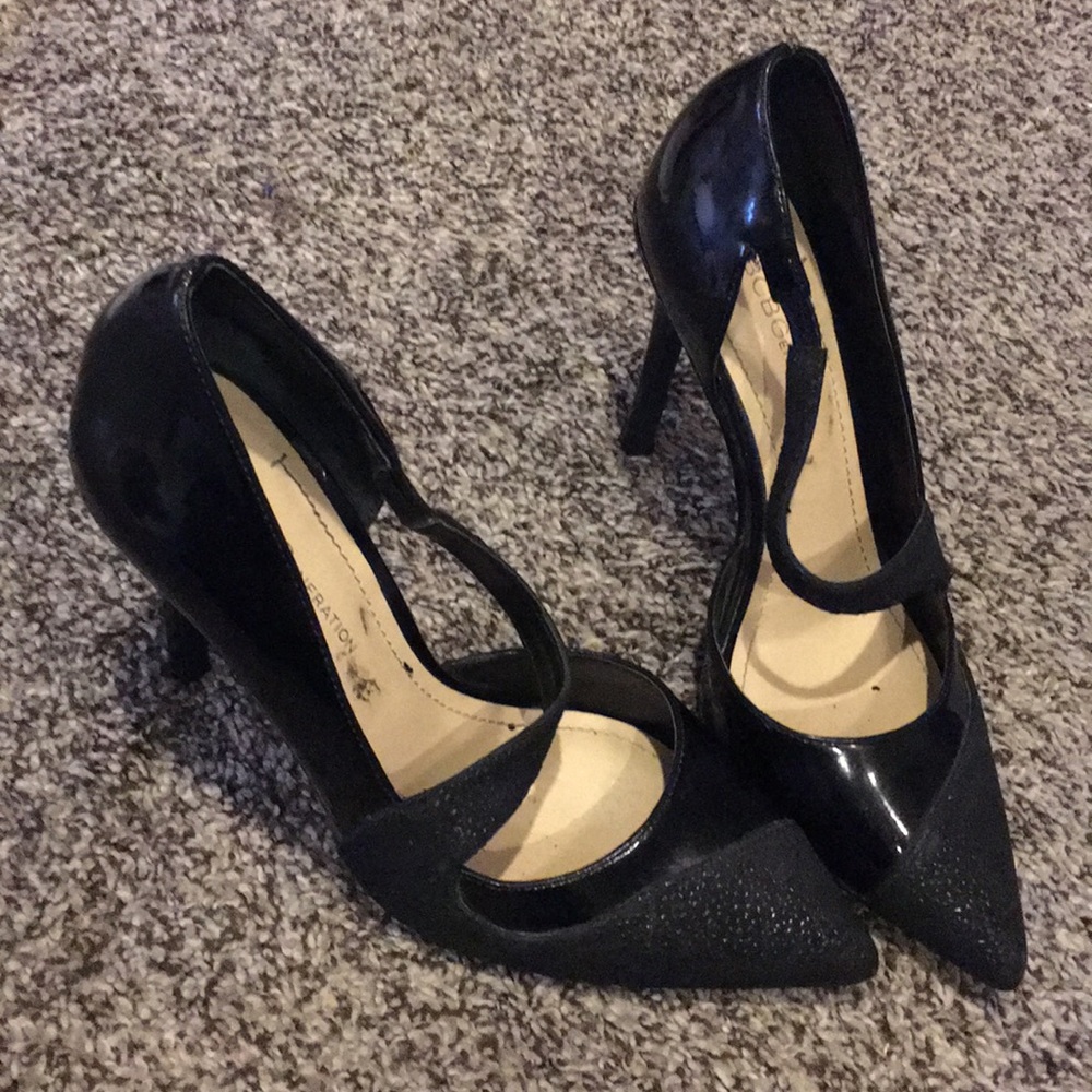 BCBG black heels size 6